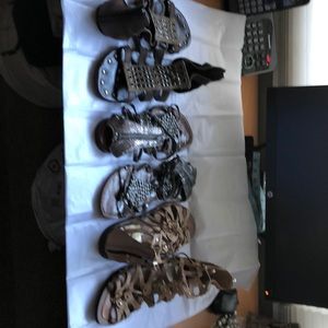 3 pairs of sandles🌺